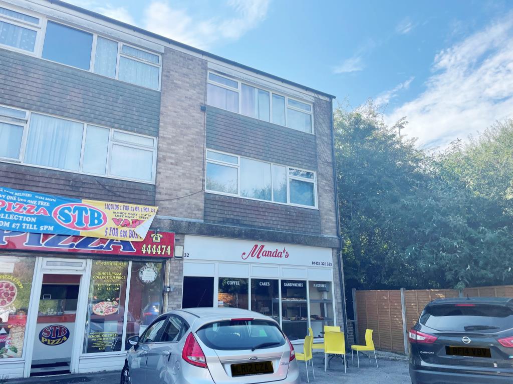 Lot: 3 - MIXED COMMERCIAL AND RESIDENTIAL INVESTMENT - End-terrace block arranged as shop and flats